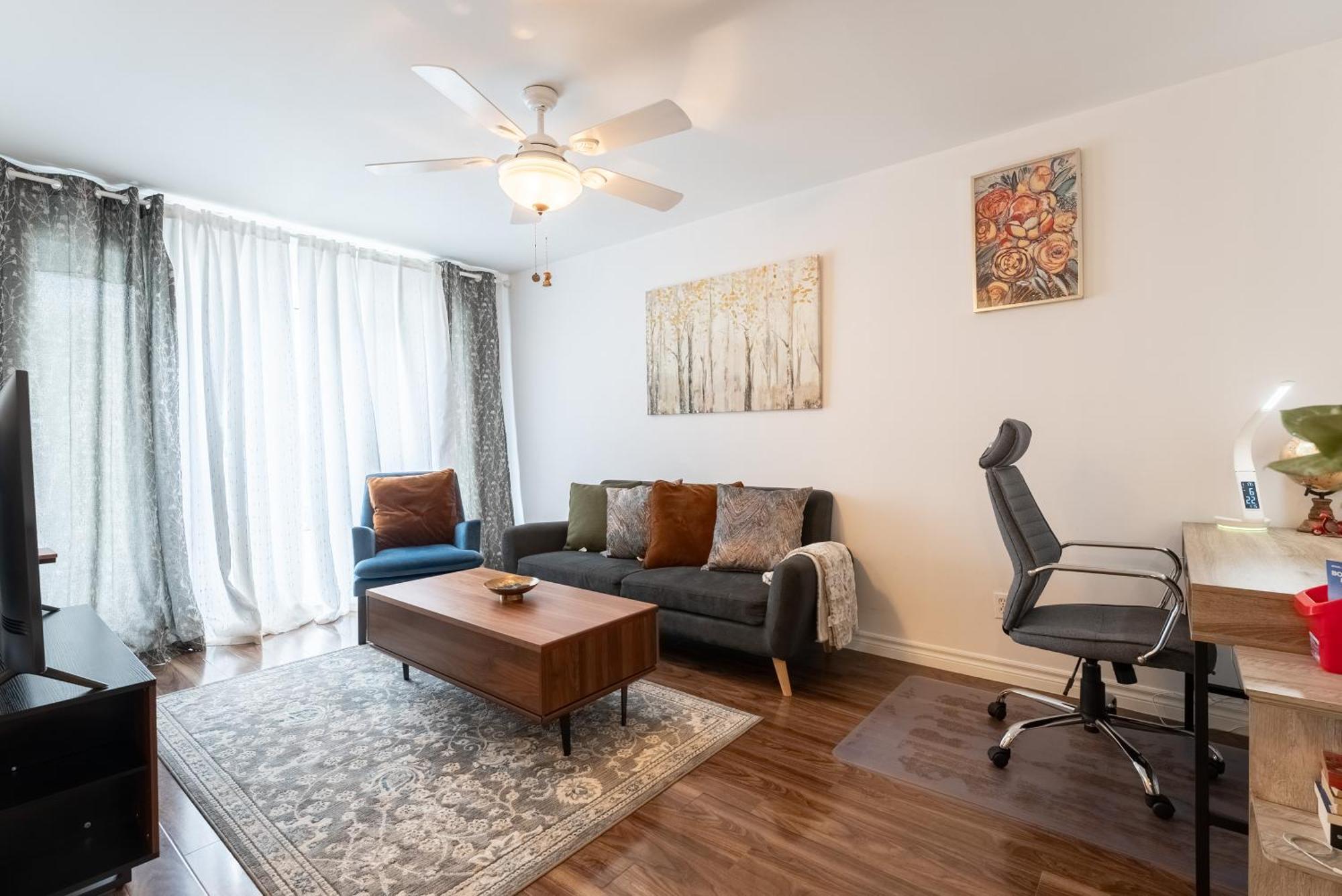 Comfortable Spacious House With Parking Brossard Exterior foto