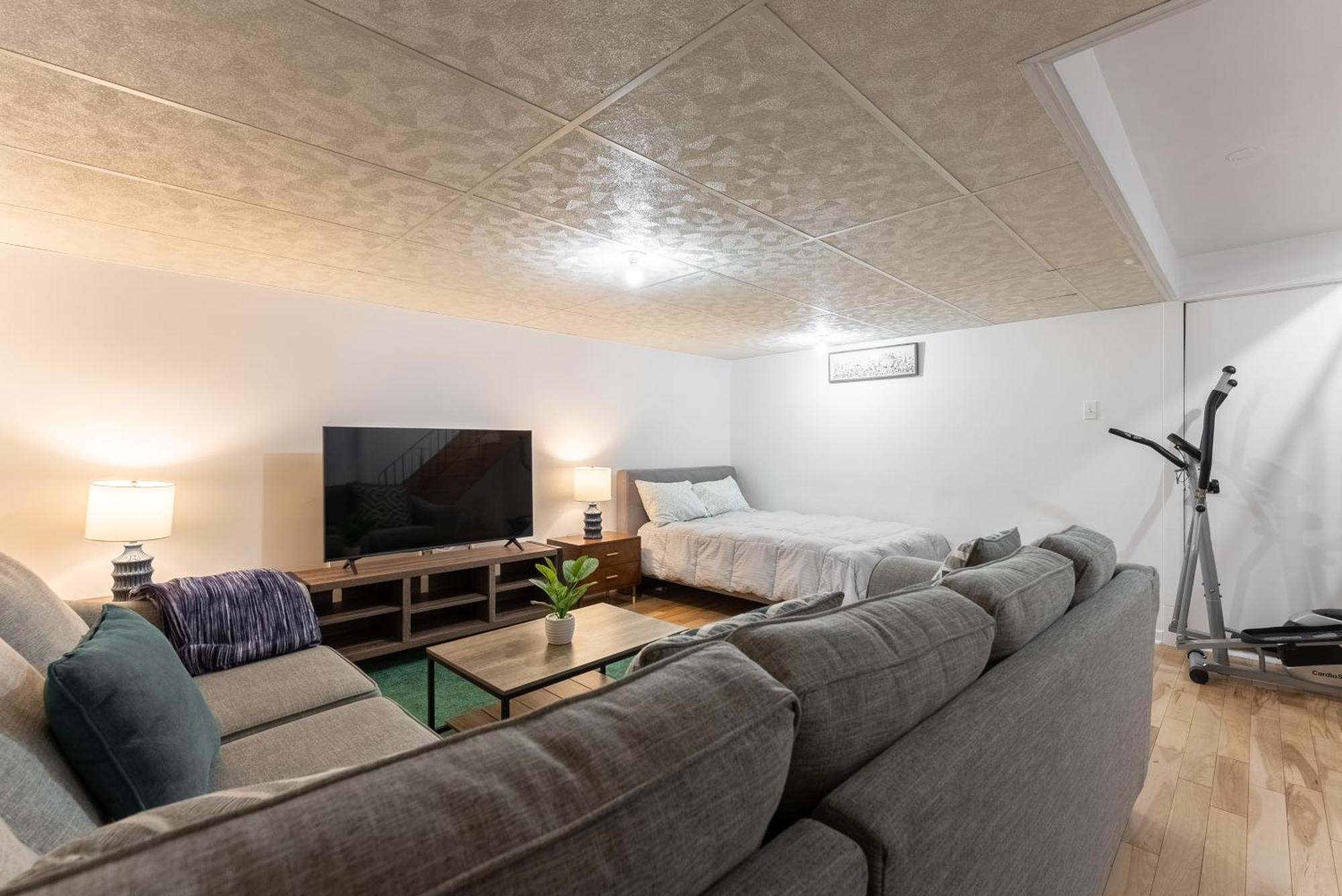 Comfortable Spacious House With Parking Brossard Exterior foto